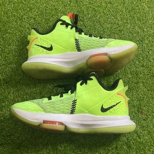 Lebron Witness Vol 5 Men Sz 9 basketball shoes Used (Lime)